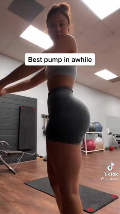 Lexie showing off her big ass😍💦🔥