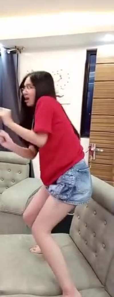 1087