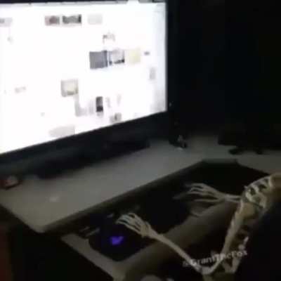Até o esqueleto faz isso men respeita