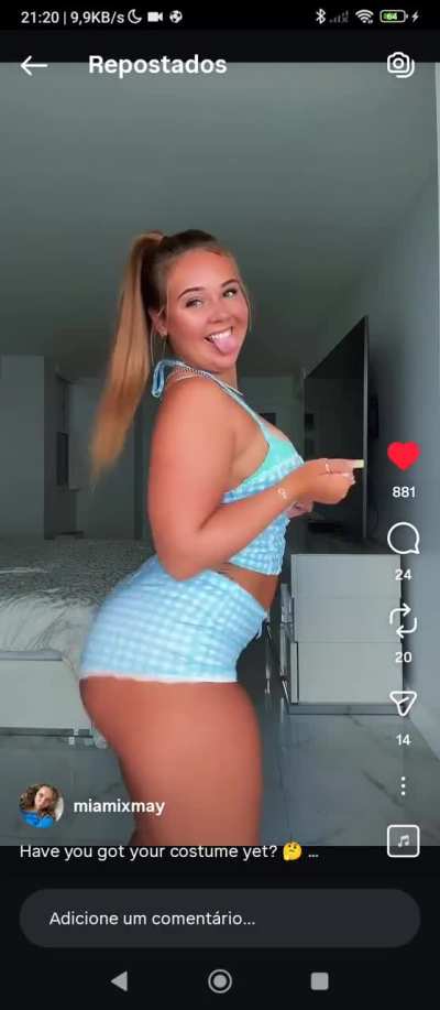 E essa gostosa aqui