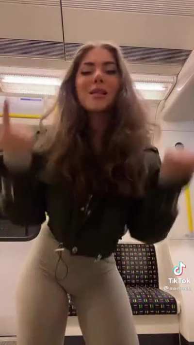 Ripe teen parading in leggings on circle line 🤳