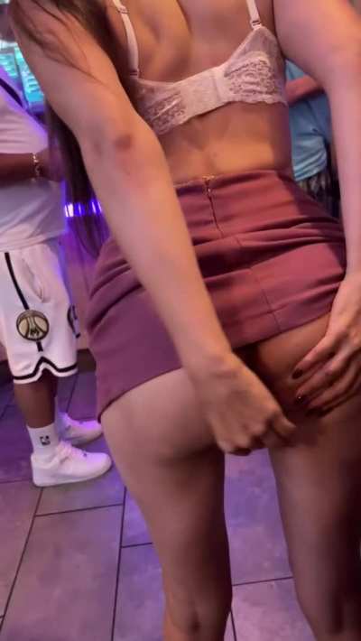 Looking for a one night stand at the bar
