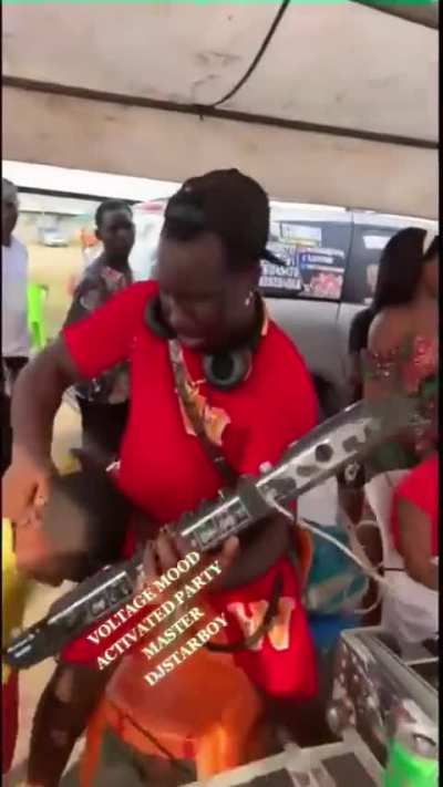 DJ