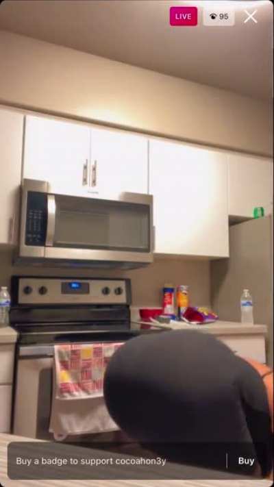 She really made that shit clap for 0.5 seconds 😩😭😅🍑🥩🤦🏾‍♂️