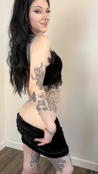 Can’t keep my skirt on