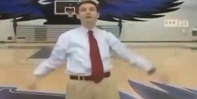Reporter makes half court shot backwards while shooting story