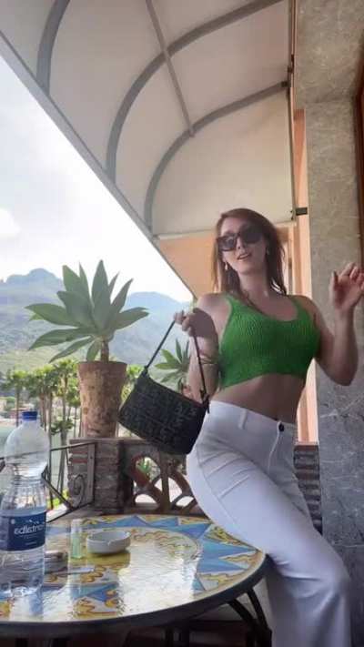 Another beautiful outfit 💚