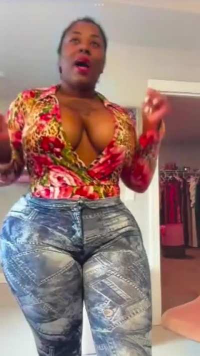 I really love when it’s big and exaggerated!!!! Type of ass up make you come home at night 😍