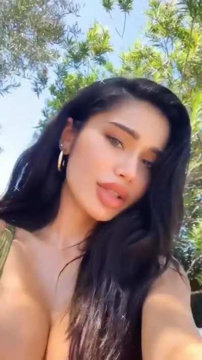 Singing Close up
