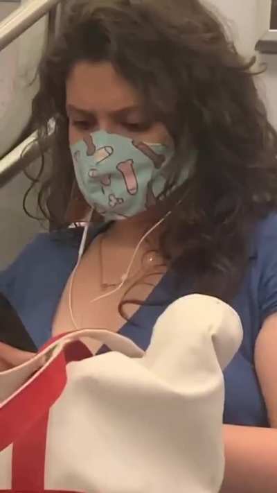 Wear a mask on public transport - stay safe!