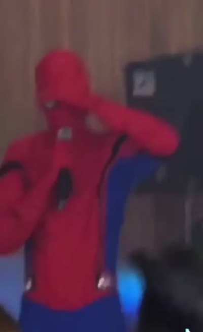 Вроде всё правильно, но хули там Бэтмен делает?