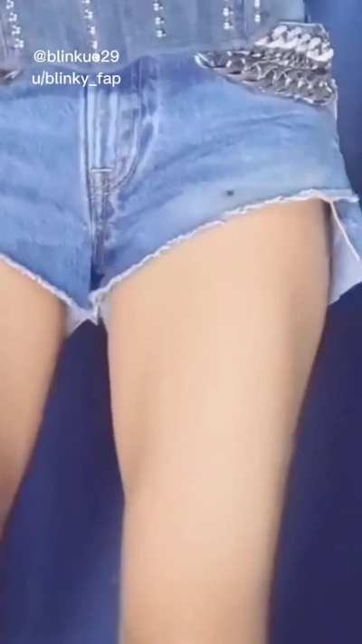 Lisa nearly had a pussy slip /black underwear reveal and thighpits compilation 😋💦💦co<wbr>mpila<wbr>ton
