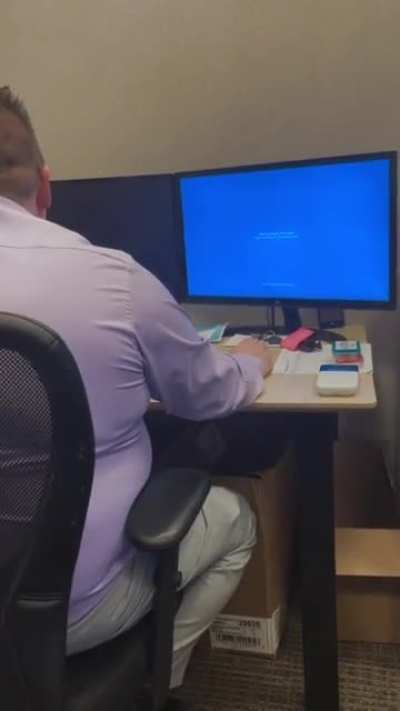 My coworker has been complaining about his PC nonstop lately. I proceeded to get to work with a fake updater. This went on for over an hour. 🤣