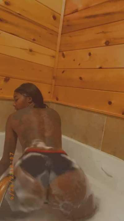 Bubble Bath Twerk