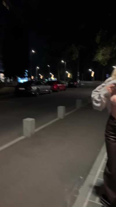 Showing off in public is such a turn on ;)