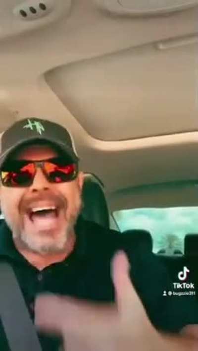 “Country boy” throws a temper tantrum after someone asks him to wear a mask.