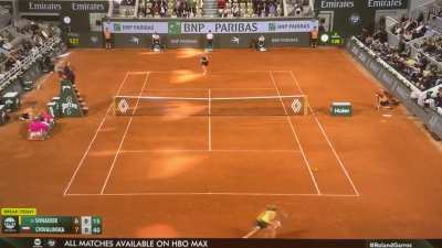 Chwalinska switches hands for a non-dominant forehand lob to stay in the point before breaking Shnaider at the beginning of the second set