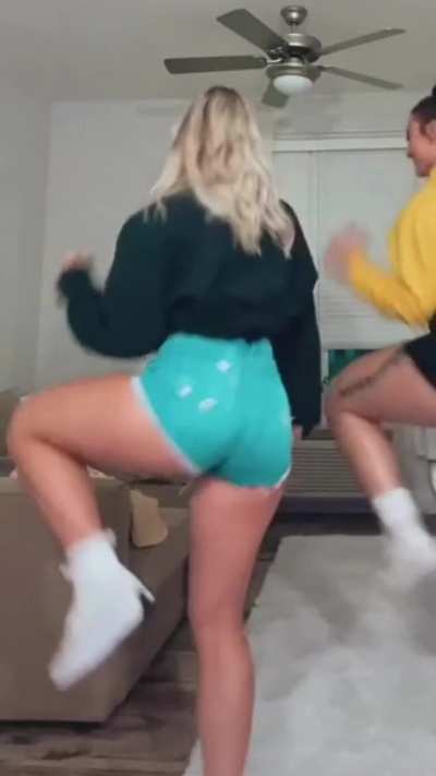 Allie Krousie - FAP Compilation 👱🏻‍♀️<wbr>🍑 @alliekrousie @allie.krousie