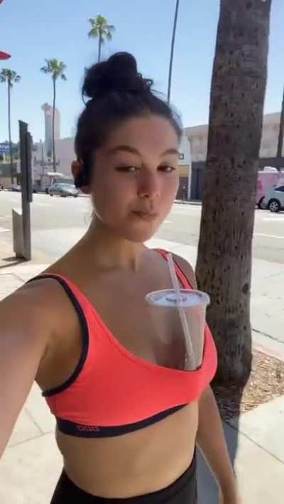 Kira Kosarin 