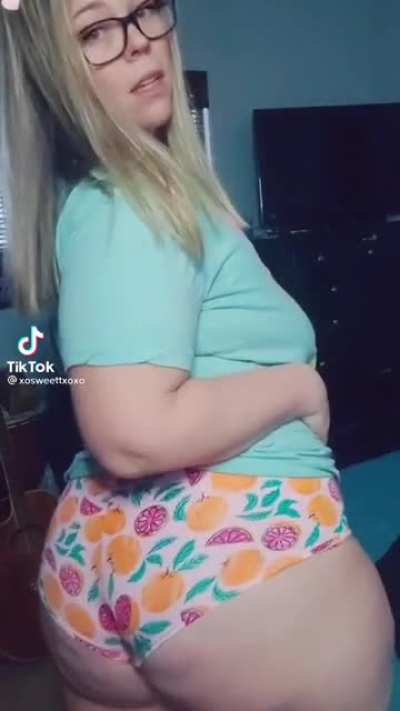 Thick blonde with a juicy fat ass