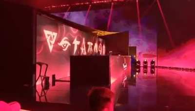 Ti11 has double sided rotating booths which is how they are able to cut down the time between series for team changeovers