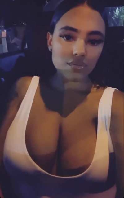 Big titty beauty