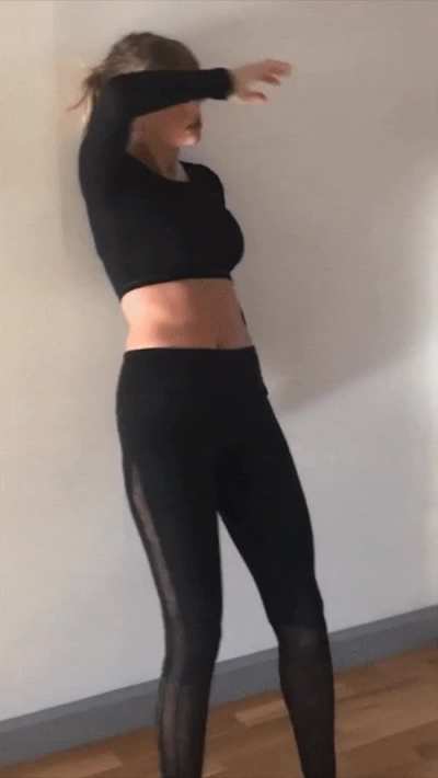 Taylor's belly is so hot