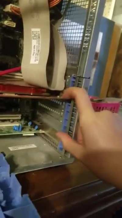 The proper way to remove a graphics card.