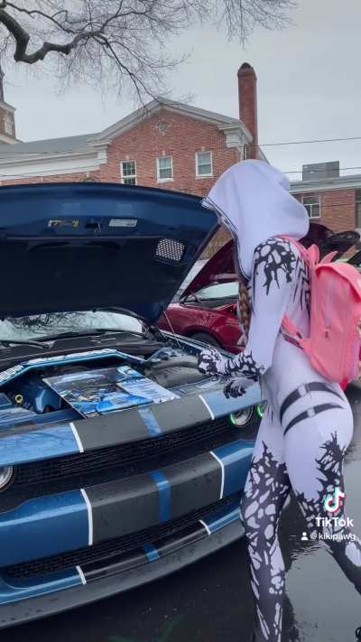 GWENOM + CAR + BOOTY