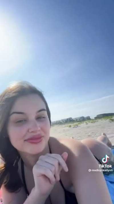 shaking ass at the beach