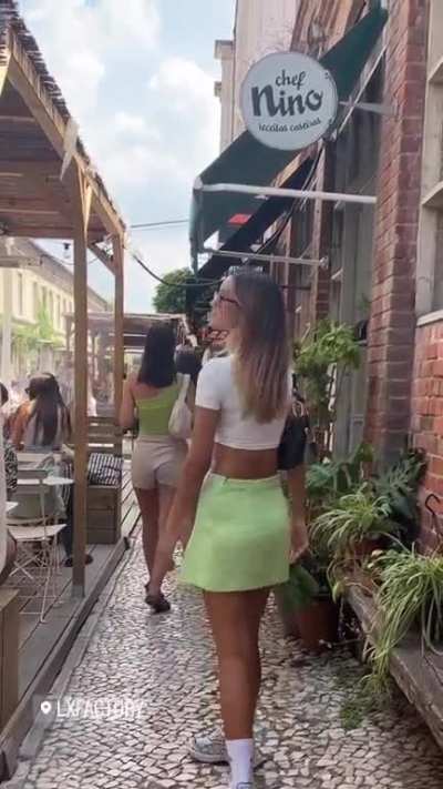 Strolling through the city - Instagram Story June 4, 2023