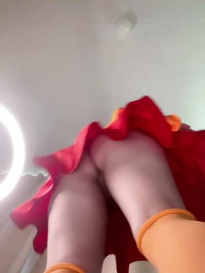Would you let nerdy girl park her ass on your face? [f]