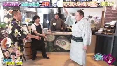 Wakamotoharu and Tomokaze demonstrate proper pizza dough techniques