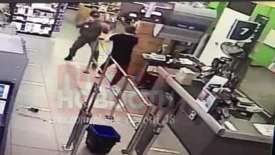 Supermarket guard vs Angry customer