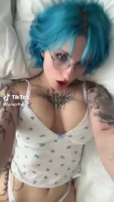 @lyracr0wo