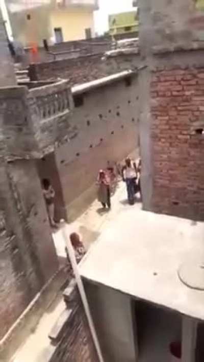 Jafrabad, Balrampur, UP: “This is a Muslim area..Sell the house and leave or become a Muslim”: Pressure of conversion on a Hindu woman. On refusing, Muslim women stone pelting and harassing. The woman is forced to live in fear for life