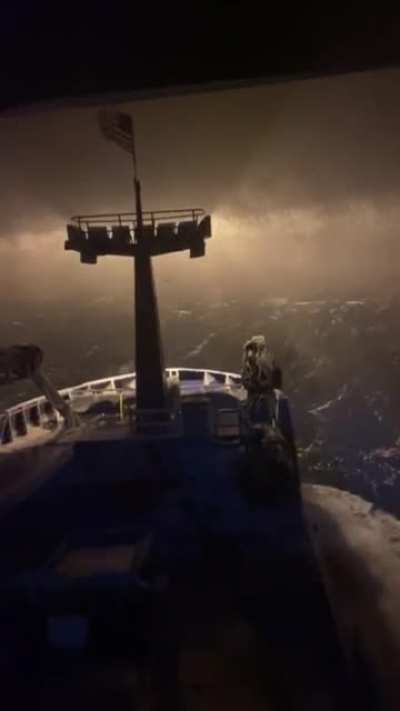 🔥 Snow in the middle of the ocean