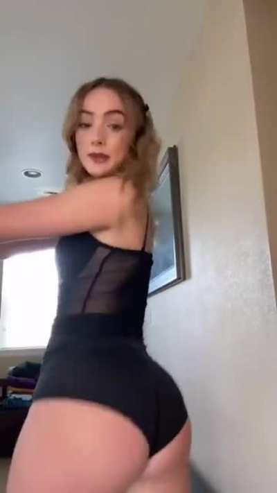 Love the way she bounce it.