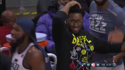 [Highlight] Jordan Clarkson gets creative and spins into the heat check bucket!