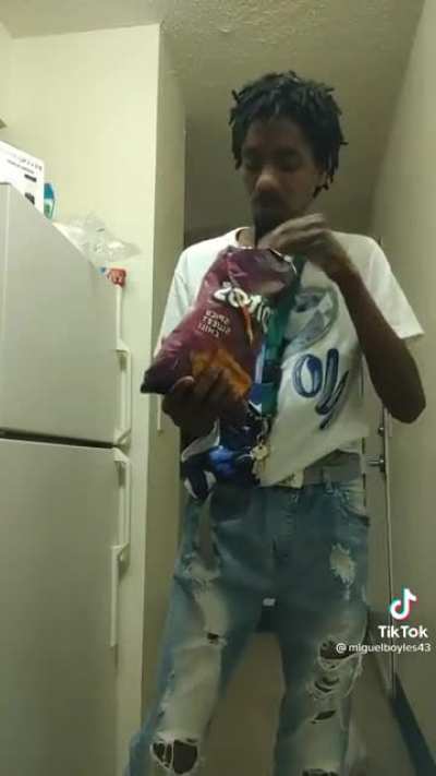 Unc asked for some change so he can get chips from the store and he sent me this saying thank you🤦🏾‍♂️ .Swear Crackheads don’t deserve phones