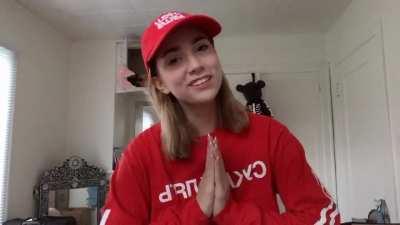 Pewdiepie'ye abone olun diyen kız.