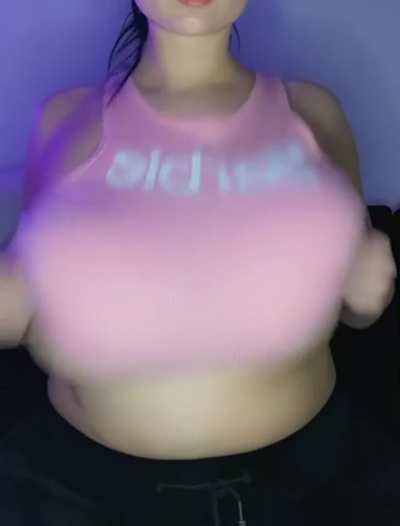 It’s me, ur big titty internet gf (OC drop)