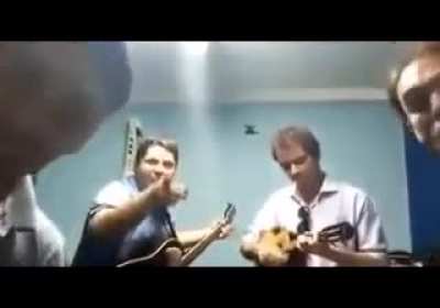 aperte o play
