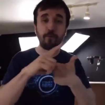 Leon se assume
