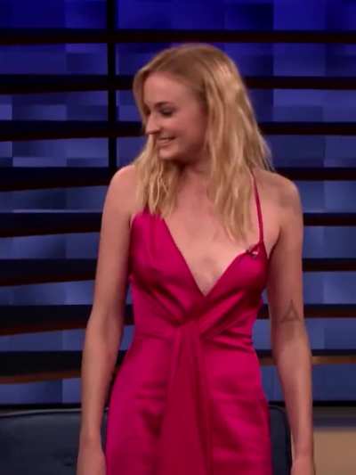 Sophie Turner's perky jiggling tits