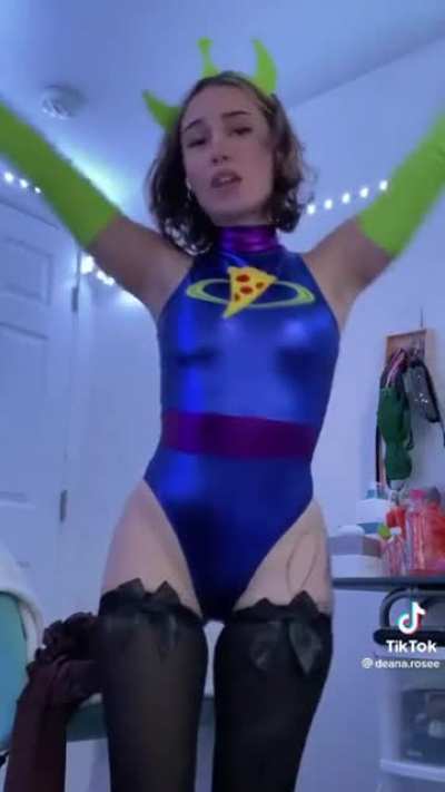 Gawd wish that she would start an Onlyfans we need to convince her on her tik tok comments
