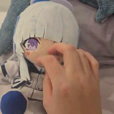 Aggressively touching noa