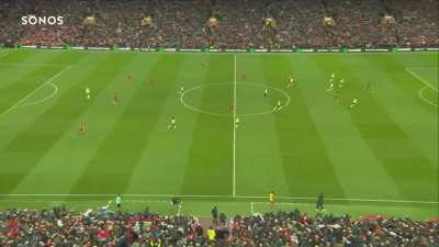 I love the fact that the whole of the defensive players go celebrate with Alisson 😍