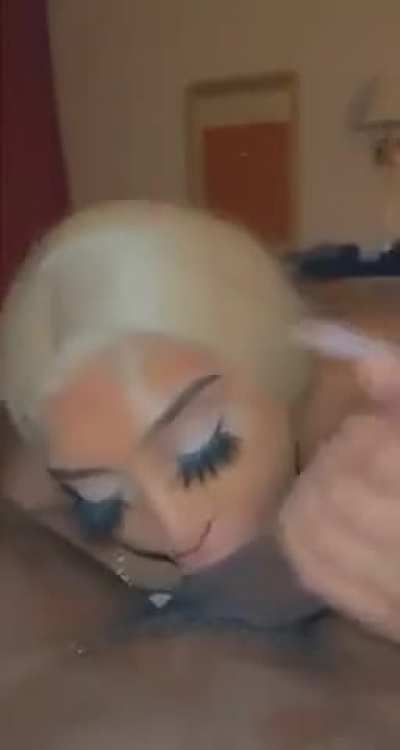 Pretty dick sucker