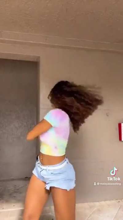 A girl can't be sexy and innocent, like that combination dosn't exi....😳😳😳